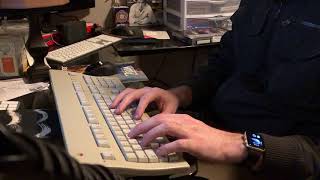 Apple Extended Keyboard II Typing Demonstration