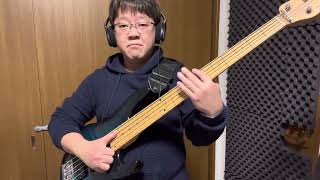 Percussive slap bass solo - no drums