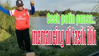 Memancing ikan patin mengunakan umpan dedak dan roti gardenia /tasik itik dengkil