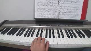 Cómo invertir un acorde en Piano