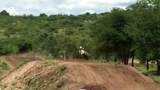 Motocross - Piloto Pro Tork acelerando