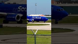 Boeing 737-800 takeoff 🛫 San Antonio Tx #aviationchannel #planespotting