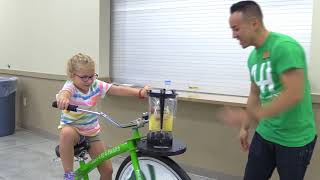 Bike lets fair-goers blend their own smoothies