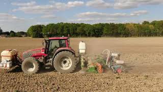 Semis de maïs en combiné avec Valtra T202