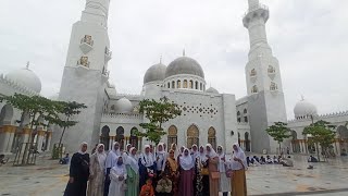 Wisata religi di masjid Syeikh Zayed kota Surakarta Jawa Tengah