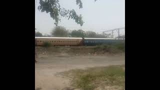 02591 Gorakhpur yesvantpur exp skipping Ajgain stn near unnao