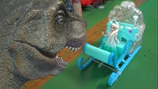 겨울왕국 엘사 공주, 공룡을 막아라! 장난감 놀이 Frozen Elsa Princess, Stop the dinosaurs! toys play