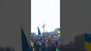 В Херсоне проходит массовый митинг против российской власти «Херсон – это Украина».