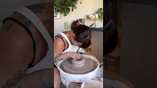 Making a ceramic bowl #pottery #ceramics #potterywheel #clay #relaxing #satisfying #ceramicart