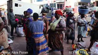 Makola the biggest open area market in West Africa, Ghana. Pazarı büyüsü altına alan Afrikalı kadın