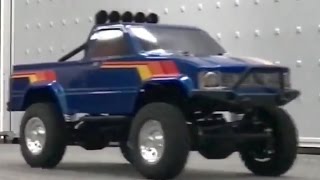 1979 SR5 Roaring Toyota Hilux bash at office Thunder Tiger scale RC truck RTR 雷虎科技