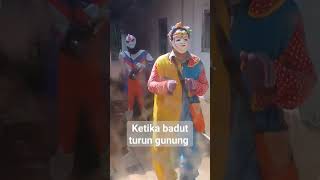 badut ngamen keliling kampung