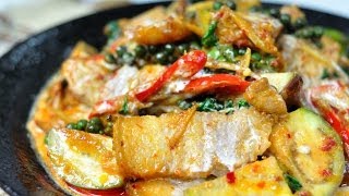 Thai Food - Stir Fired Streaky Pork with Country Style Red Curry Paste (Mu Sam Chan Phad Phed)