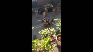 India lockdown police fight | video that goes viral