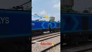 भारत का सबसे ताकतवर इंजन 💪🇮🇳🚄 #train #railfacts #shorts #viral #trending #youtubeshorts #railway