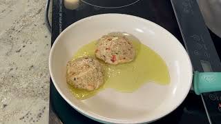 Benedictine Eggs over Crab Cake by El Principe de Margarita