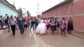 Tradicional Chuparrosa de los novios en Santiago Apóstol Ocotlán Oaxaca