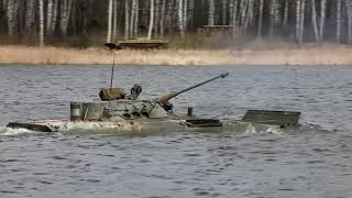 Forcing a water barrier and firing a guided missile in the Moscow region by the BMP-2 crew