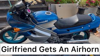 Loud Noises - Girlfriend Gets An Airhorn 4 Her Motorcycle - 2001 Kawasaki Ninja 🥷 250R ZZR250 EX250