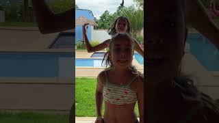 Desafio da maria Fernanda com a amiga #humor #brincadeiradivertida #poolchallenge #brincadeirasdiver