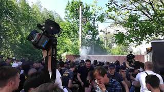 Праві активісти прорвалися до маєтку Льовочкіна