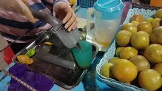 Sweet and sour orange juice(น้ำส้มคั้นหวานอมเปรี้ยว) in front of 7-Eleven(หน้าเซเว่นฯ) | Street food