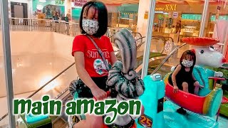 main amazon & cari sepatu buat adik