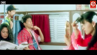 जैसे ट्रैन इसी के बाप का जो कंधी आईना साथ लेकर चलती है Twinkal Khanna Movie Scenes | UFF YE MOHABBAT