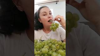 I eat delicious grapes 🍇 #food #eating #mukbang