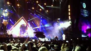 Umbrella - Rihanna feat. Jay Z at Hackney Weekend