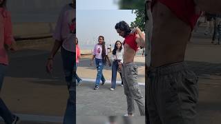 Wait for girl reaction 😱#publicreaction #shirtless #gym #bodybuilder #bodybuilding