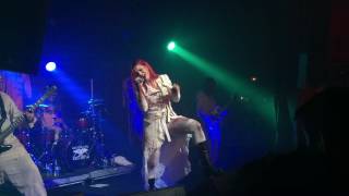 Lacuna Coil - The Ghost Woman And The Hunter (live at Cabaret Sauvage)