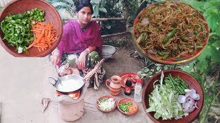 খুব সহজ এবং ঘরোয়া পদ্ধতিতে সবজি দিয়ে চাওমিন। Vegetable noodles recipes#dipti#village#cooking#vlog_