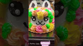 WHITE PETITE CAKE FROM SAFEWAY #satisfying #shortsvideo #youtubeshorts #asmr #shortsyoutube #cake