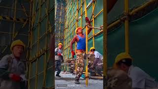 Chinese building worker who is skillful enough to make this crazy move عامل بناء صيني ماهر او متهور