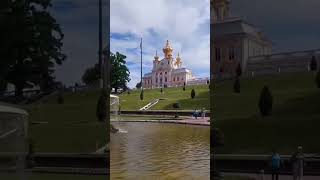 Французский фонтан и Петропавловская церковь