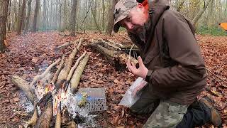 Man Flu Camp In Freezing Conditions - Foraged Plant For Cough Relief #descattys #bushcraft