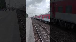 11055 Godan Suparrfast Express at Manmad Junction #express #godan #superfast