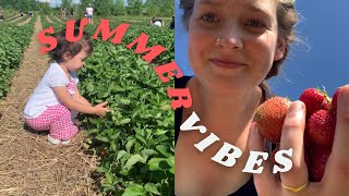 Can it get any better than THIS? | 🍓 Picking fresh berries from the field | an EMMA VLOG