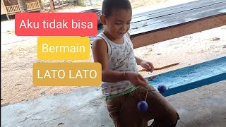 Bermain Lato lato sangat sulit ya teman, aku harus berhasil