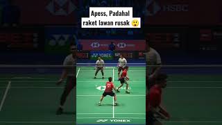 Ketika raket lawan rusak malah nyangkut 😲😂 #shorts #badminton #thedadies #china please subscribe 👇