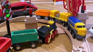 Rätsel um den verschwundenen Zug - Kleine Brio Lokomotive, große Freude für Kinder