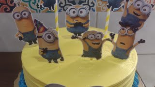 Aprenda a decorar o bolo dos minions