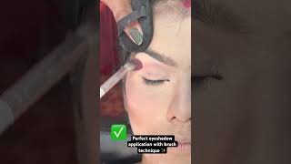 सही तरीक़ा eyeshadow colour application krna brush  se #eyemakeuptutorial #virolshort #makeupartist