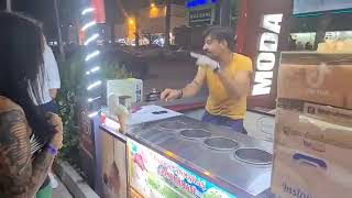 بائع آيس كريم🍦 تركي 🍦يسحر🍦 زبائنه🍦