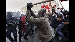 Police Clash With Greeks Student For Over New Law Which May Cancel Free Books