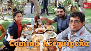 Probando comida Arequipeña con amigos