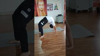 Chakrasana #yoga#hamsayogafoundation#yogaflow#shortvideo#childrensyoga#viral#weightloseexcercisehome