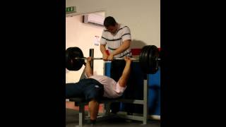 Dan benching 160kg/352lb for 12 reps