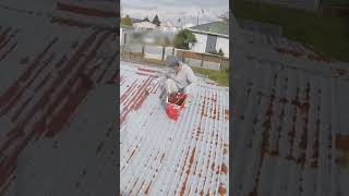 Apply rust preventive paint to the roof #airlesssprayer #roofpainting